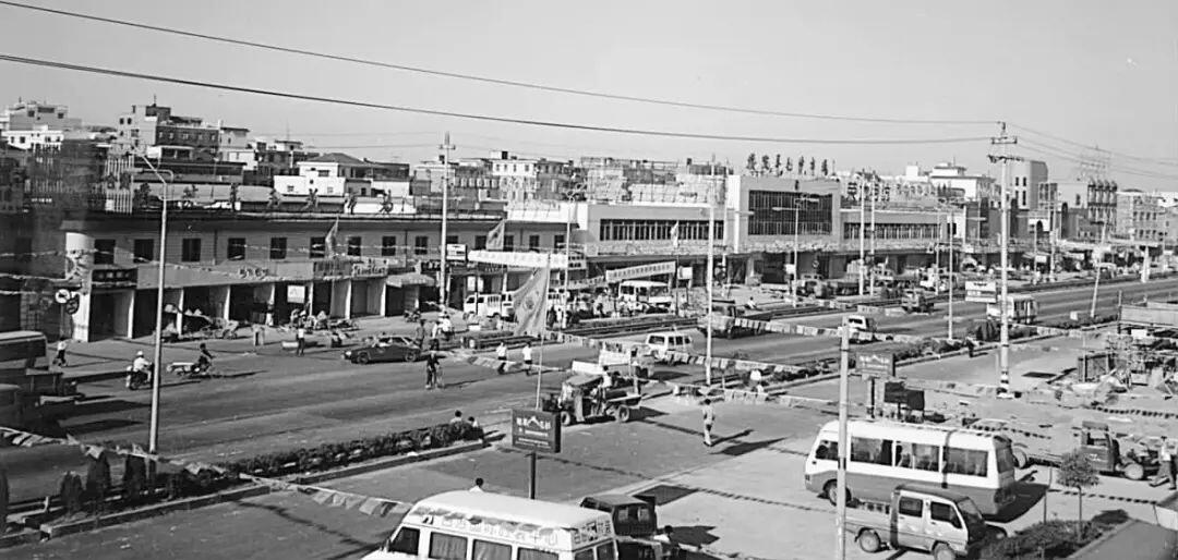 上世纪90年代的濮院羊毛衫市场    图/濮院羊毛衫市场管理委员会